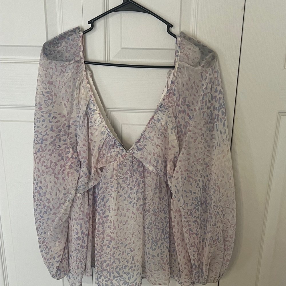 Express V-Neck Blouse with Soft Pastel Hues